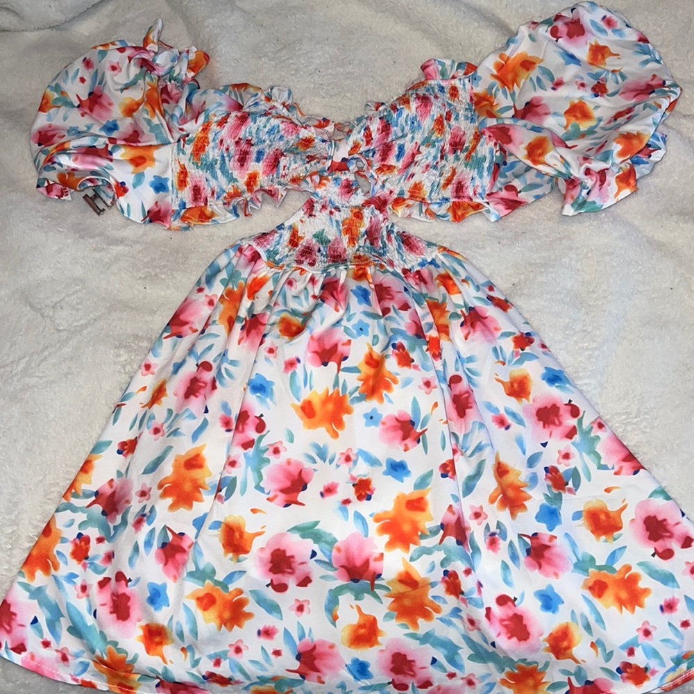 mini dress white with different color flowers and cut out